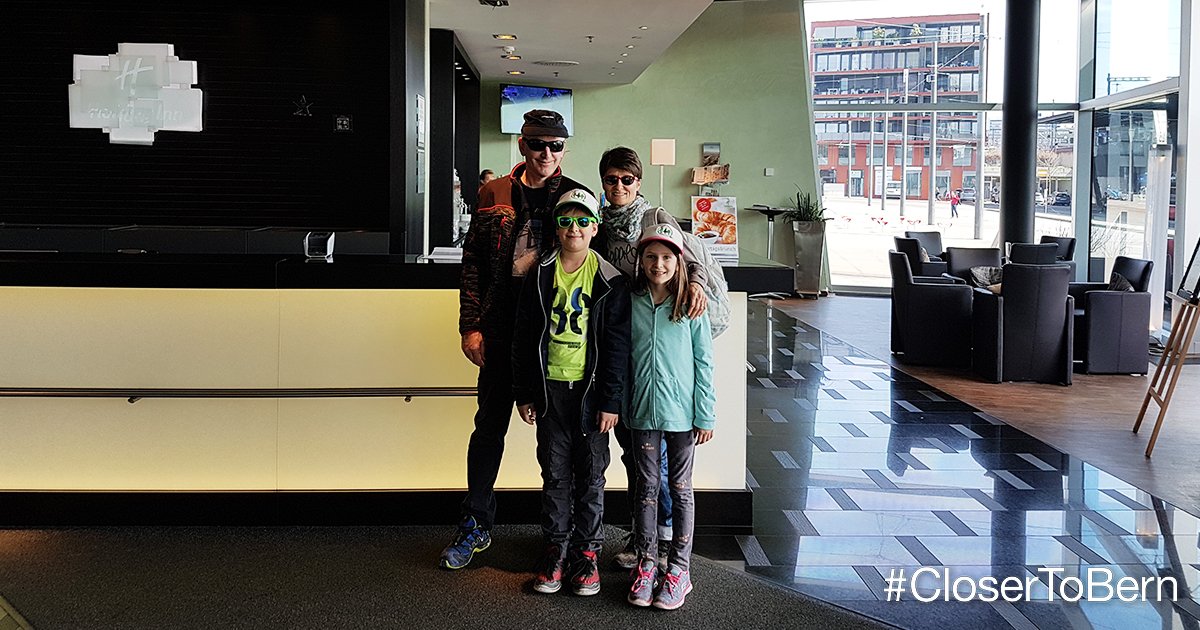🎉 Glückliche Gesichter aus Obwalden😃 🎉 Das <a href="/HolidayInnBern/">HolidayInnBern</a> bereitete der Familie Burch eine schöne Überraschung. Mit dem Direktbucher-Gutschein dürfen sie ins Hotel zurückkehren. ✅📞🌐📧👥 Direkt buchen und jubeln: closertobern.ch | #BERNHotels #CloserToBern