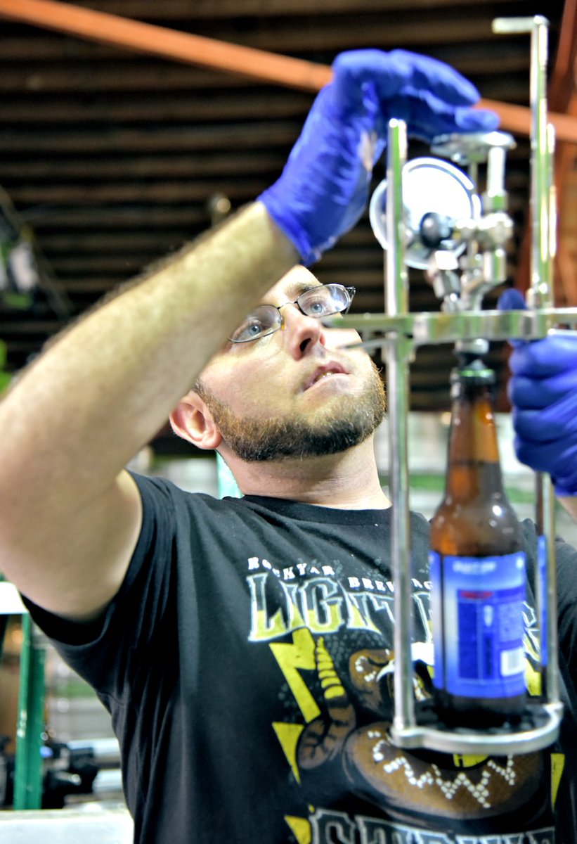 QuaffOnBrewing's tweet photo. There's just something magical going on when your gloves AND the label on the beer you're working with complement your eyes.
#JeffO #AccessorizingIsForEveryone #Sato101 #QuaffON https://t.co/pSglhPonou