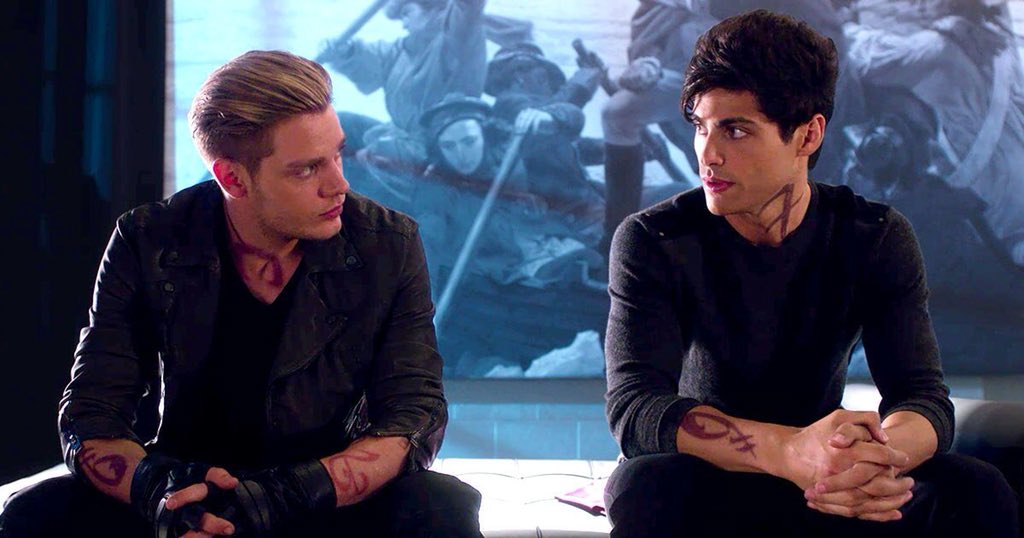 respondenetflix's tweet photo. Primeiramente que se você não achou que o Alec iria pegar o Jace na 1° temporada, você não pode nem interagir comigo... https://t.co/5bQZp63oRF