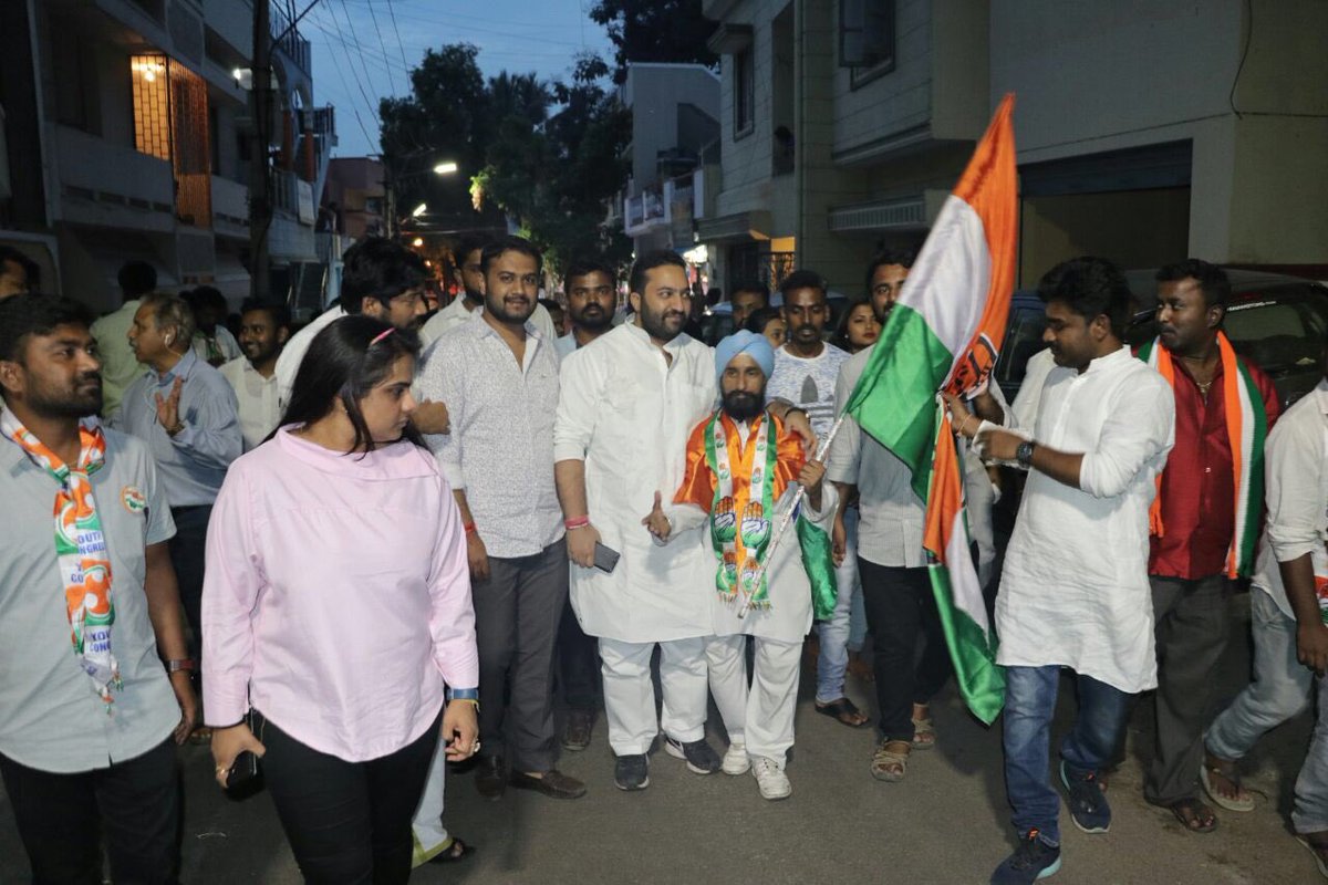 Fairoz_JK's tweet image. Proud enough to campaign for the youngest candidate of Congress in Karnataka @manjunathansui . Entire people of Mahalakshmi Layout accepted this young leader of NSUI. Once again thanks to RahulJi for rewarding the youth. 
#ProgressWithCongress 
#YouthWithCongress