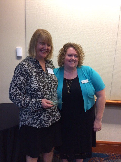 CSM_Omaha's tweet photo. CSM received the Live in Hope Award this morning, which recognizes an organization that continues to support strong, healthy communities in Omaha. Dr. Kristin Mattson, service learning director, accepted the award from @mercyhousing on behalf of the university. #CSMCommunity https://t.co/tvUTEYvVWW