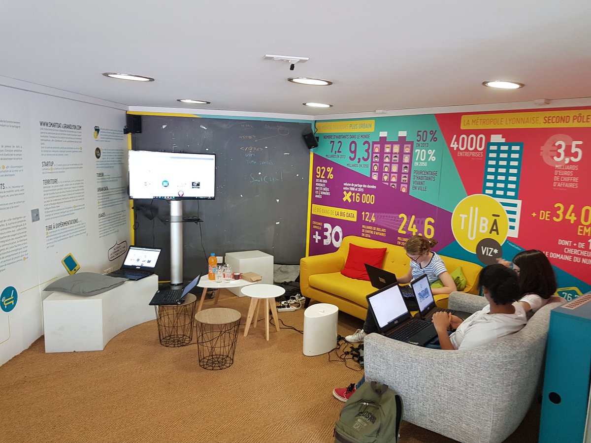 JumpInTech's tweet image. Le dernier jour du @tuba_lyon a #partdieu avec les NothingStopsGirls  #becomtech