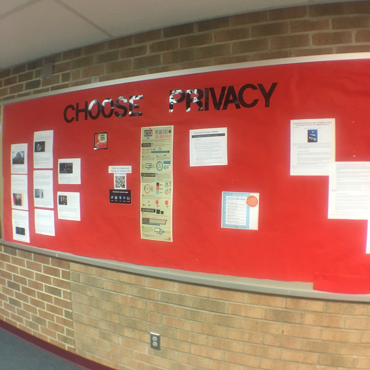 LibraryMvhs's tweet photo. #chooseprivacyweek #mvhsreads #mvhslearns #majorpride #fcpslibchat @TheVernonVine @MVHSMajors @AP_MVHS @FCPS_LIS @FCPSR3 https://t.co/sxZ864HOMs