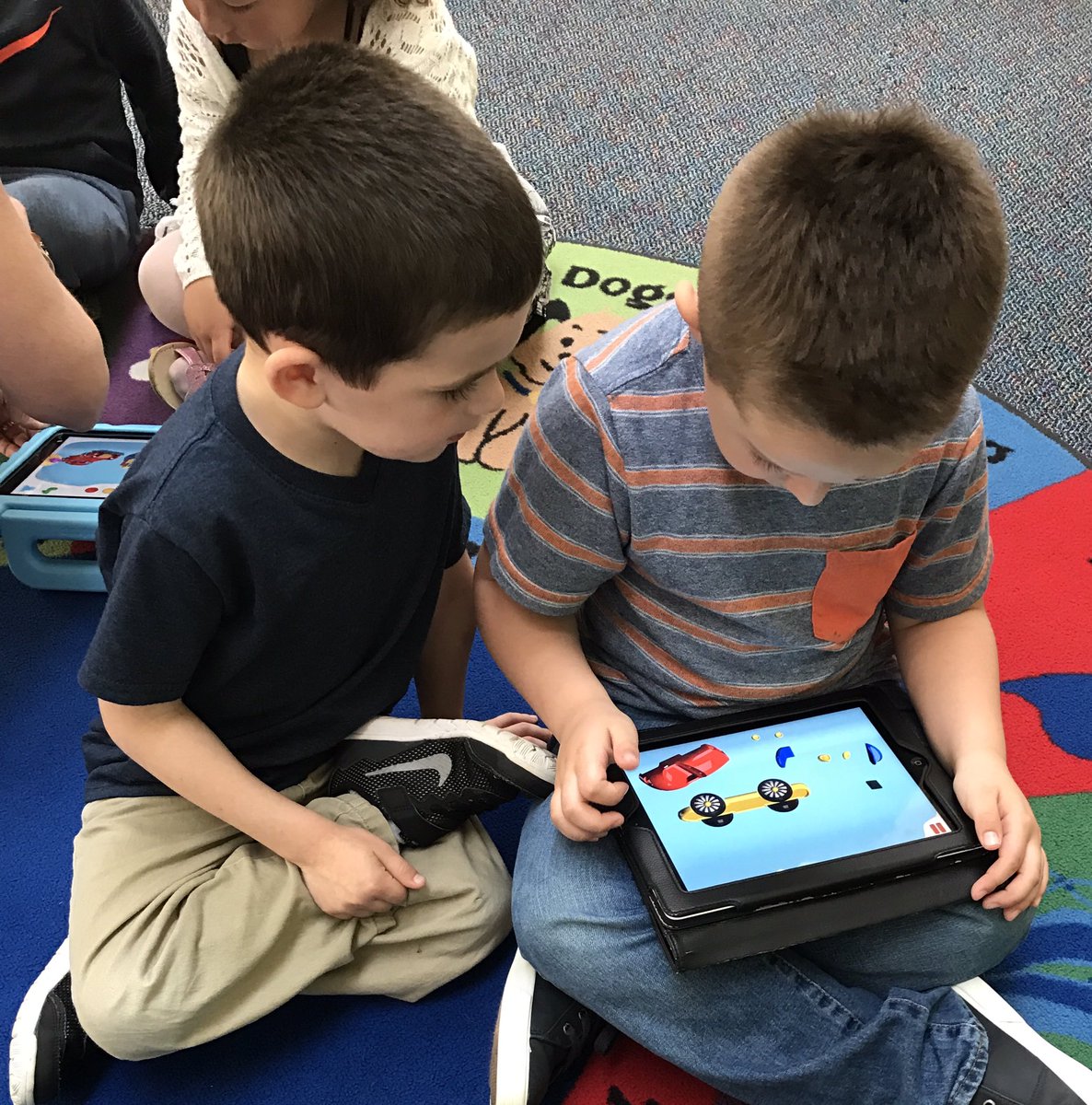 Sharon_Fulone's tweet photo. We loved putting together vehicles on the IPad in library today! An abundance of teamwork and smiles. Thanks to Mrs. Smith. #mashpee #doyoureallyneedtoaskwhyilovemyjob? #team172 https://t.co/SsmZszw63H