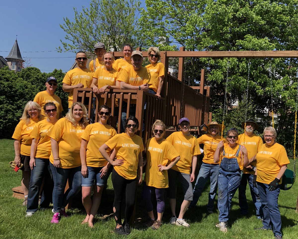 agewellVMRC's tweet image. The #VMRC team is in full force today for the United Way #dayofcaring #agefullylivewell