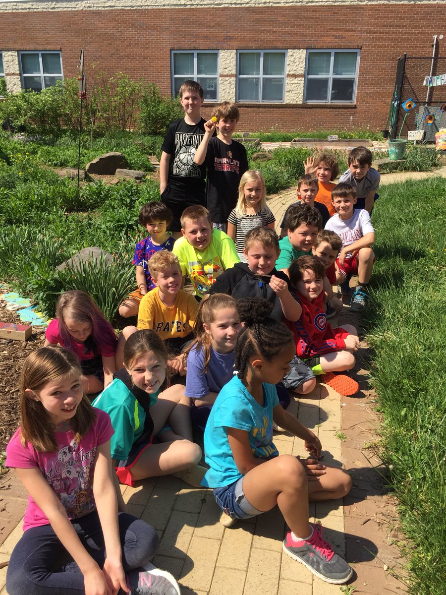 ErikaHerman14's tweet photo. Beautiful day to plant radishes in the courtyard!@Hillcrest_BCPS @JenMLynch @HESCourtyard @bolander_maria @c1shaw https://t.co/uTJqOVIXmz