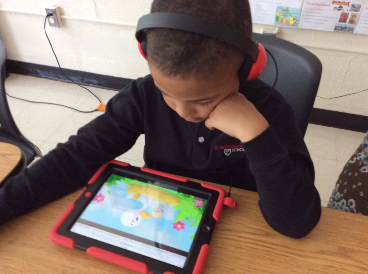 Kinder students love IPad day when they can chose to listen to their favorite songs, play games or listen to stories in French! #TeacherAppreciationWeek @Colts1939