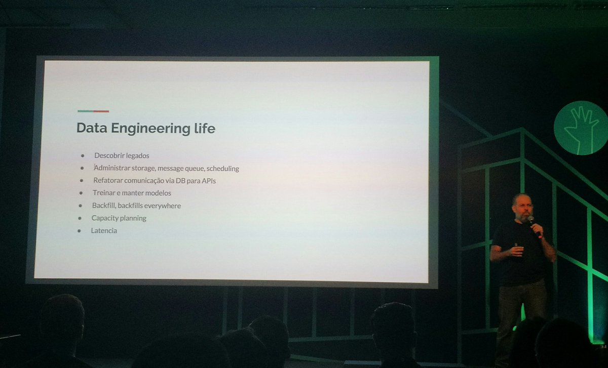 timotta's tweet image. How data architecture breaks #QConSP #qconsp2018