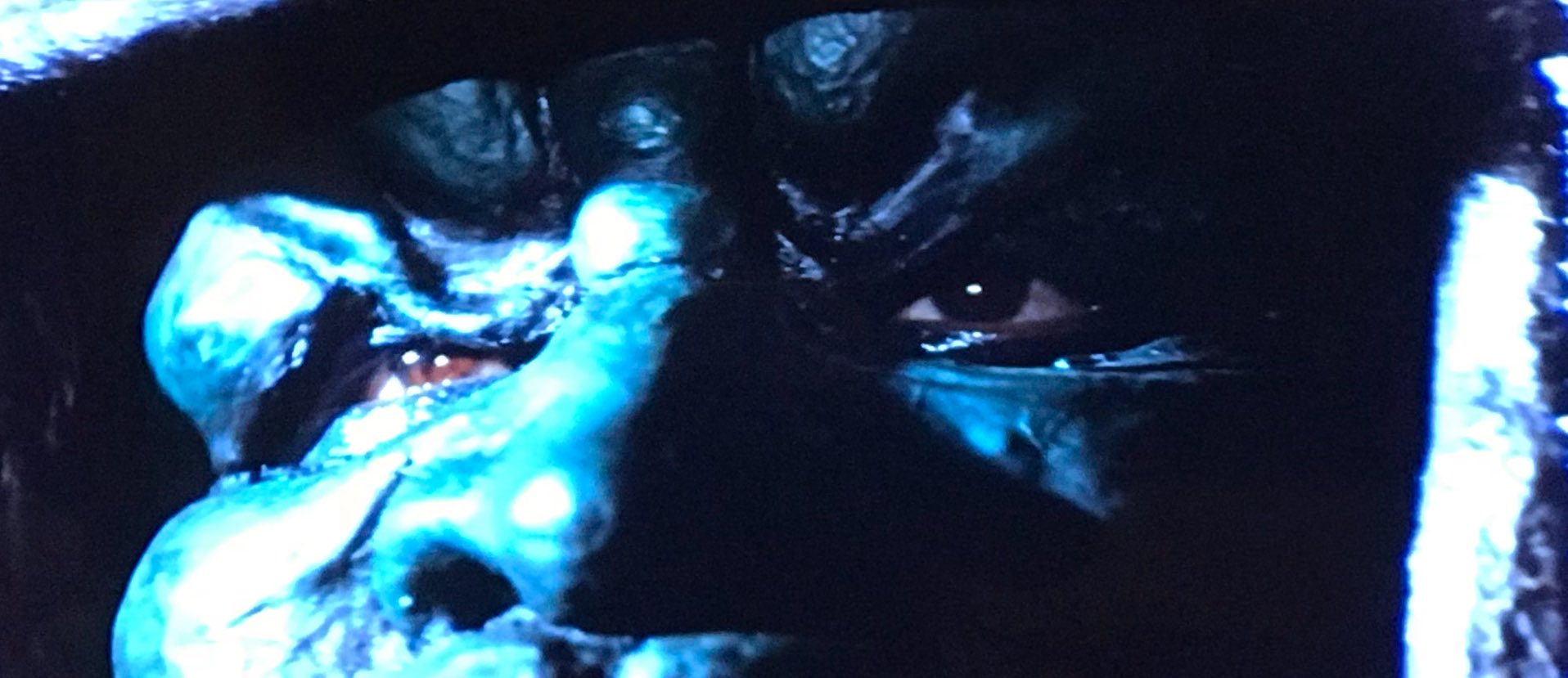 鮫島順太郎 大魔神逆襲 いよいよ大魔神がキレて顔が変わる その後人間のリアクションを見せる そして大魔神 と人間が同じカットに映る合成 ここがチャチだとお話にならないけれど同じ空間にいるかのようなハマり具合でグッとくる