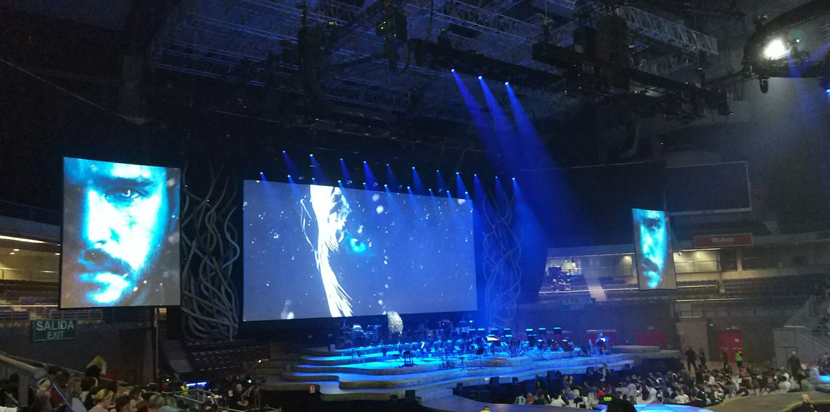 Elanorcilla's tweet image. Aún estoy en shock por lo que vi anoche... La música, el montaje, las luces. Una maravilla... Ya quiero volver a verlo! #gameofthronesliveconcertexperience #GalaMET2018
