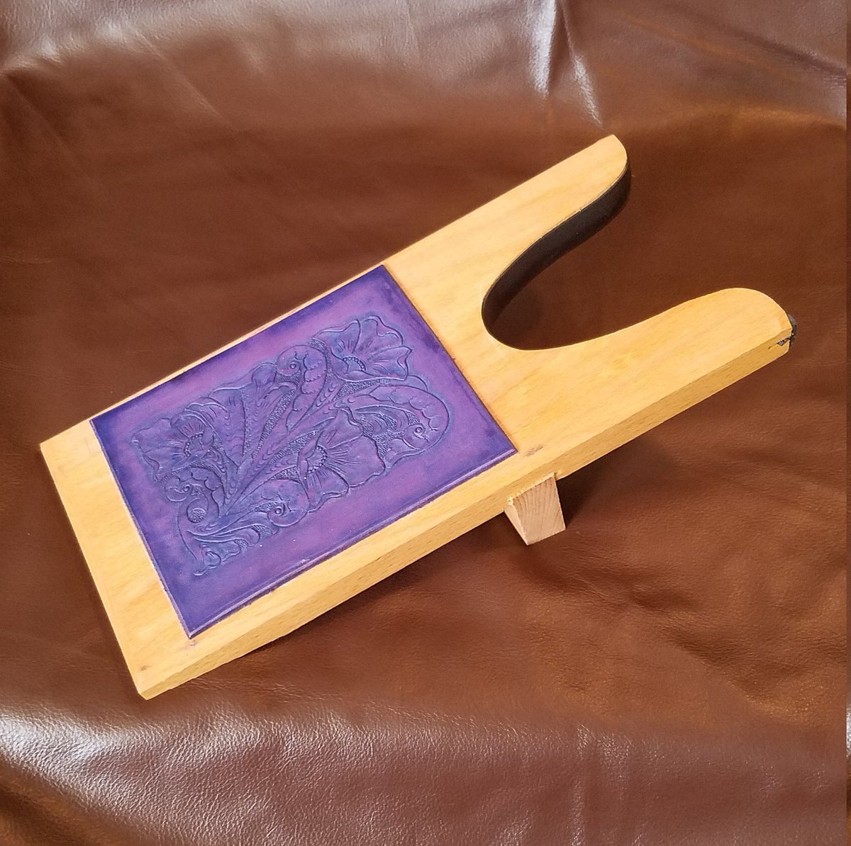 WesDrewry's tweet image. Taking off your boots has never been easier, but now you can do it in style! This fashionable boot jack has hand tooled leather with a floral pattern on it.
#bootjack #handtooled #leather #purple #floral #floralpattern #western #boots #cowgirlboots
etsy.me/2w