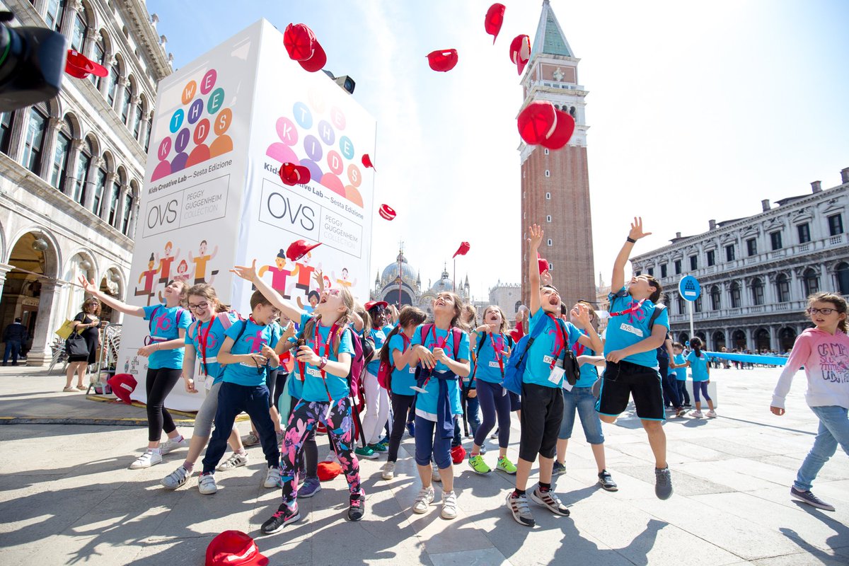 OVSofficial's tweet photo. Più di 1.000 bambini oggi in Piazza San Marco protagonisti della performance We the KIDS ideata dall’artista #MarinellaSenatore. La 6° edizione di #KidsCreativeLab ha raggiunto 1.800.000 bambini in tutta Italia. #OVS @GuggenheimPGC #EnjoyRespectVenezia @veneziaunica https://t.co/YxLUMVK14I