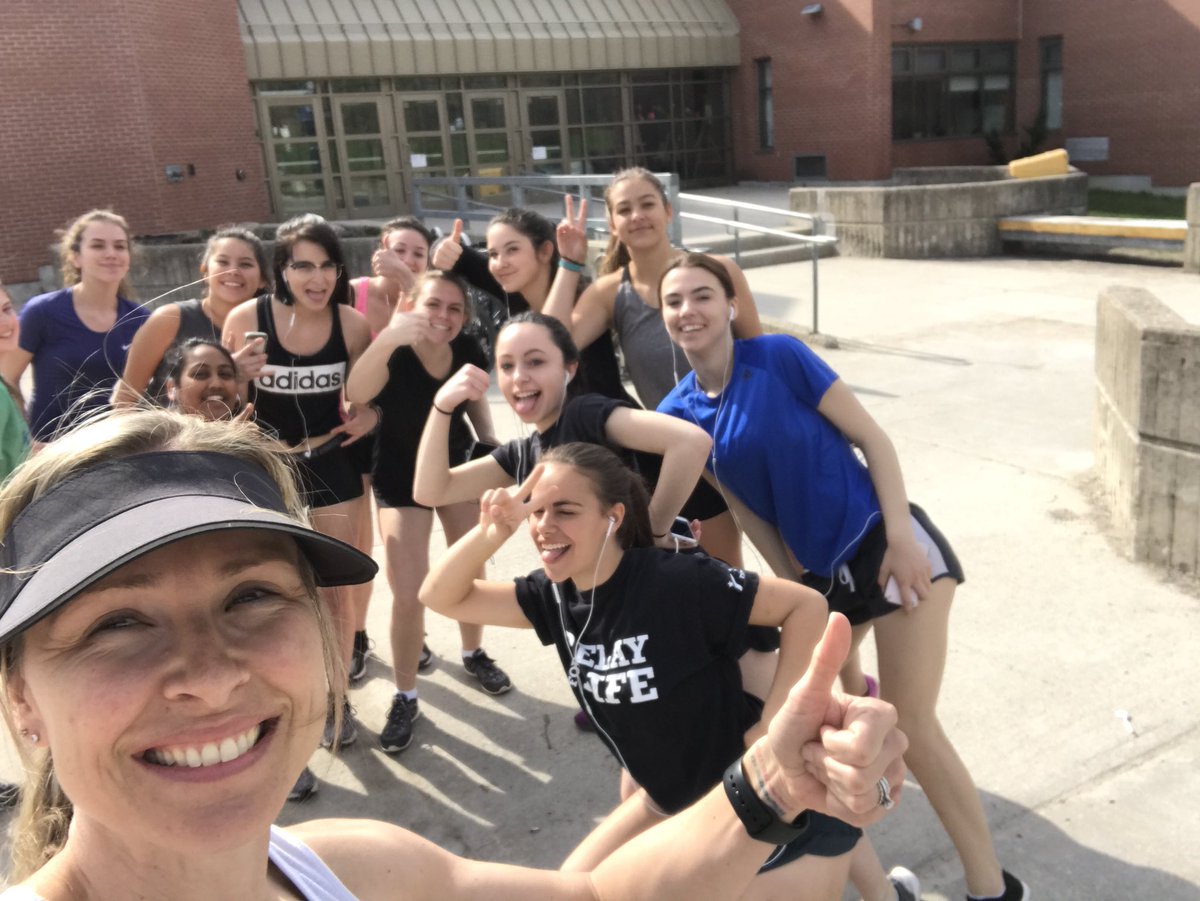 hagman_sarah's tweet photo. Last run before our 5km fun run this weekend!!! #colormerad2018 @TwinLakes_SS https://t.co/FEwWf76jM3