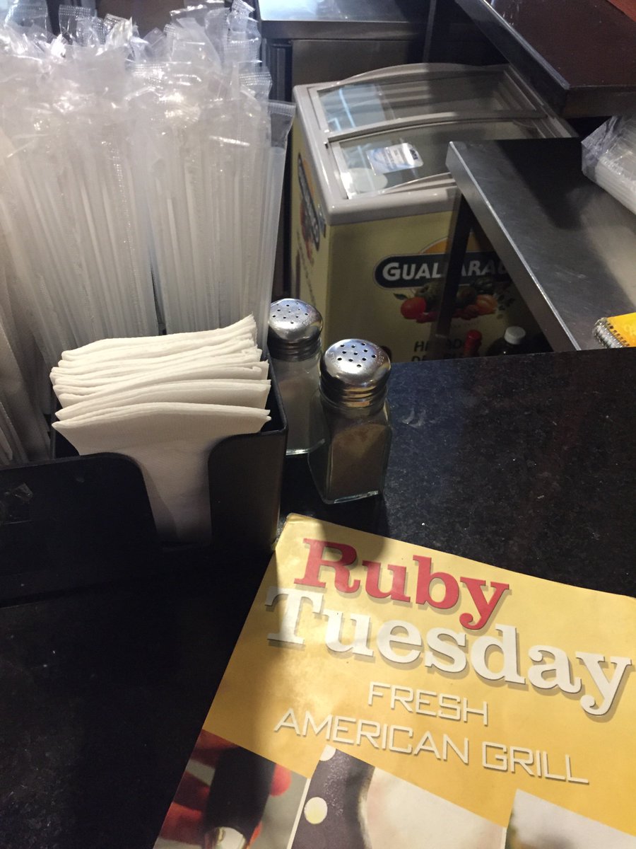 PointlessPlastk's tweet photo. @rubytuesday Single use plastic cutlery and plastic cases plastic staws - in Santiago Airport, Chile. MAKE A CHANGE 
#pointlessplastic #singleuseplastic #plastic #plasticstraws #reducereuserecycle https://t.co/qxyudg2cOR