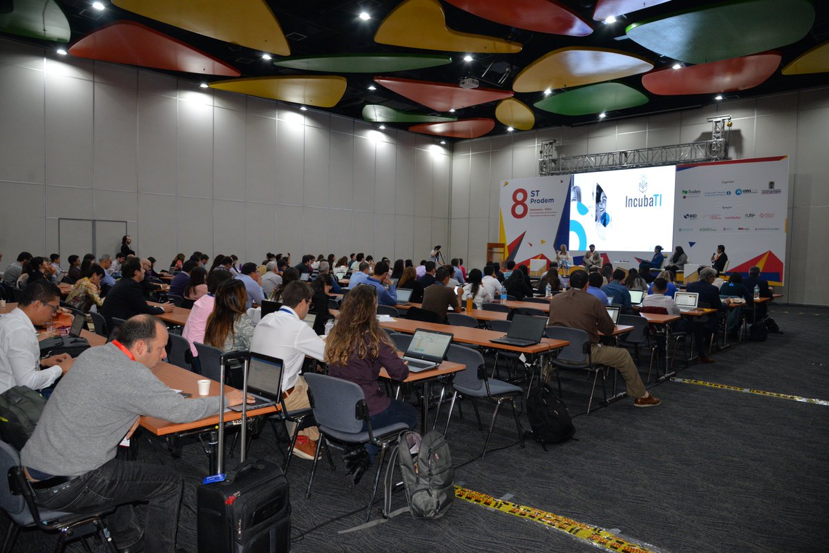 infocreame's tweet photo. "El apoyo más importante a los emprendedores debe hacerse en la salida del ecosistema local y apertura a nuevos mercados". Hoy en el panel Incubadoras 2.0 -recalculando con nuevas propuestas de valor- en #STprodem2018 #8STprodem https://t.co/3PsPaqHRio