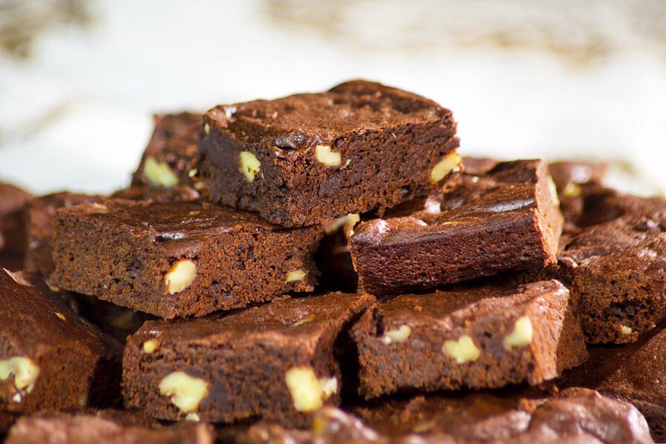 ShimonsKitchen's tweet photo. Brownies. A classic American dessert. Recipe at: https://t.co/0NzToItsrR #brownies #cakes #cake #dessert #shimonskitchen #food #baked https://t.co/mF3c9CSLZR