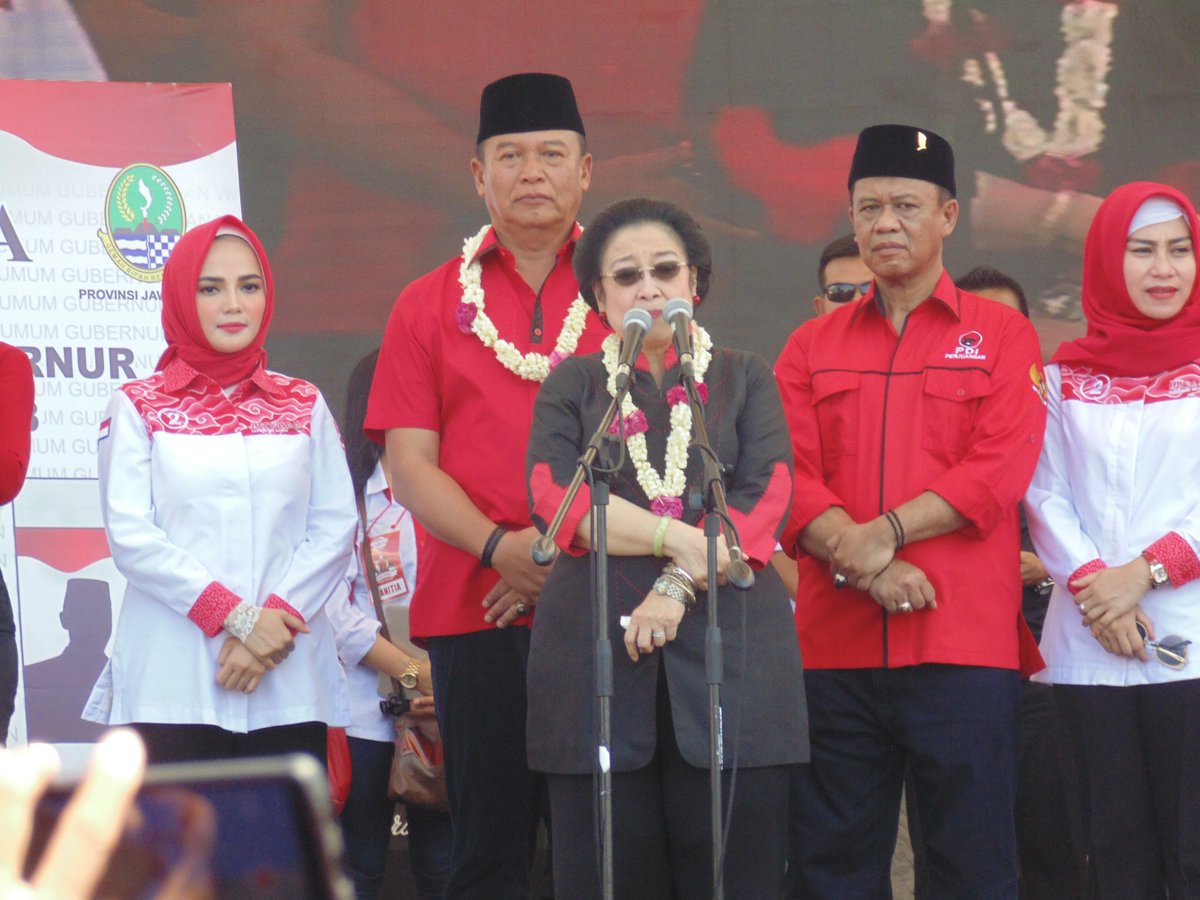 TWK_WIN's tweet photo. #TWK_WIN...TWK MEMIMPIN LANGSUNG PERGERAKAN KADER MILITAN BANTENG CARUBAN MENUJU LAPANGAN TEGALWANGI KABUPATEN CIREBON ( 06 MEI 2018 ) UNTUK MENGHADIRI KAMPANYE AKBAR KANG HASAN DAN KANG ANTON...HASANAH MENANG...SALAM 2 JARI https://t.co/cS7bjzJvMI