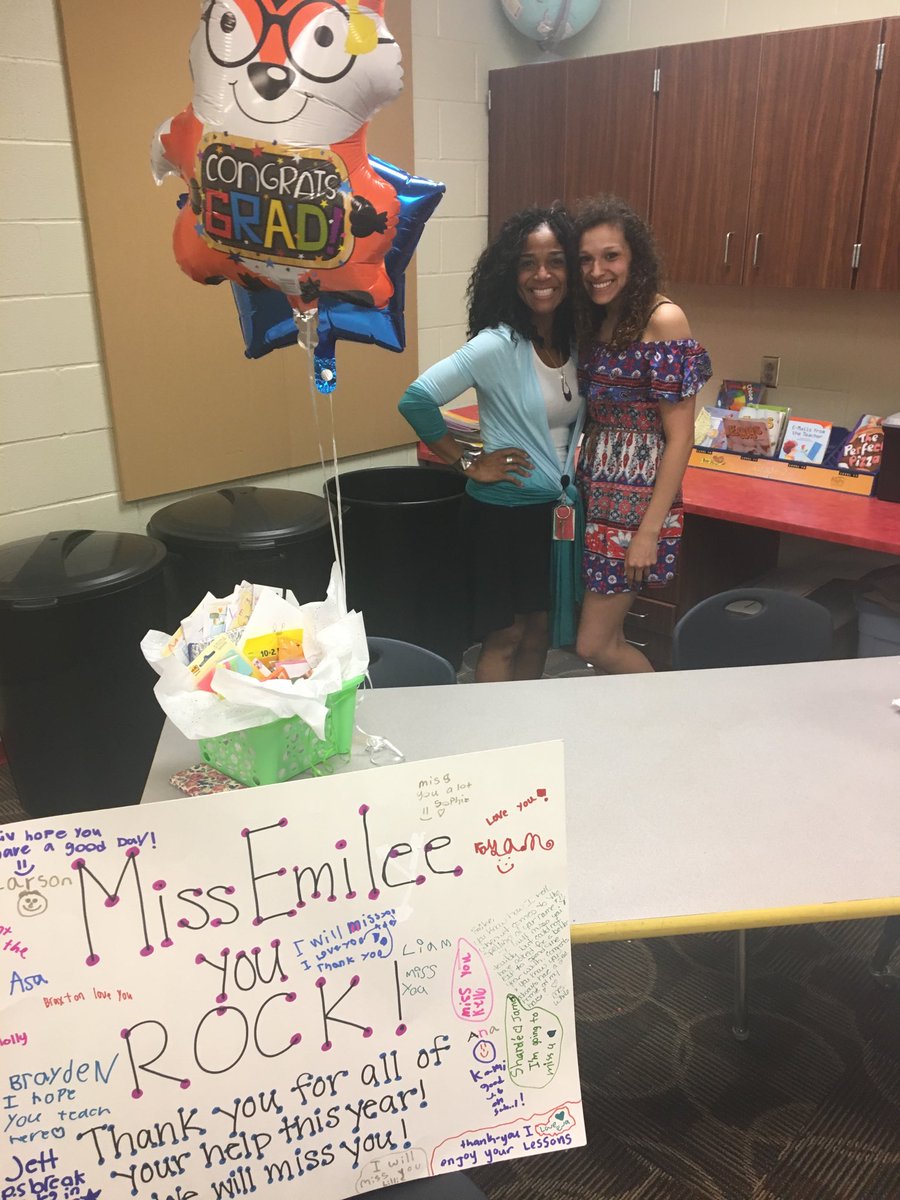 MrsWhite41's tweet photo. Congrats! To this LNHS graduate and future doctor! https://t.co/lRE9ZpkEBI
