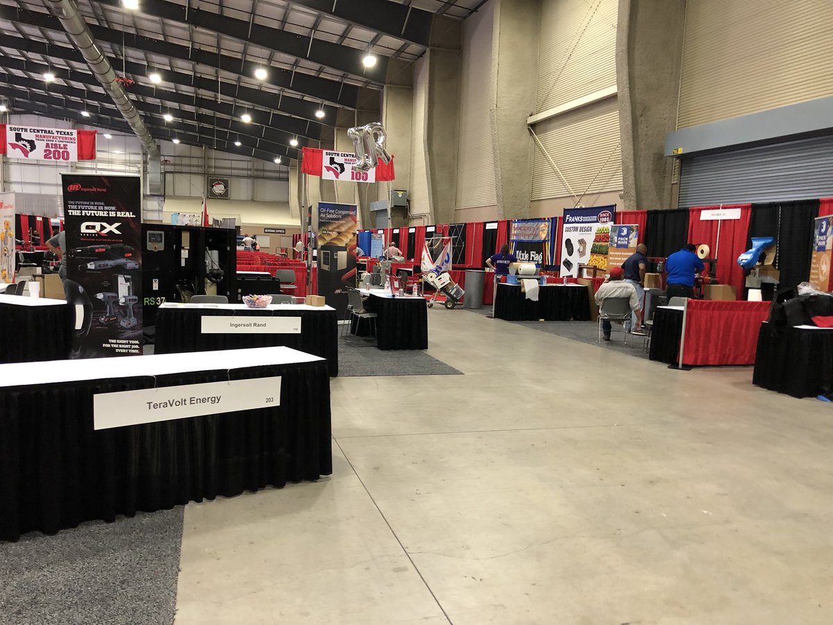 DonTexasldy1's tweet photo. South  Central Texas Manufacturing Expo &amp; Conference kicks off this morning, Freeman Expo Hall. 140 exhibitors &amp; Manufacturing 4.0 presentations. Join us today. https://t.co/KyIU29DjZl