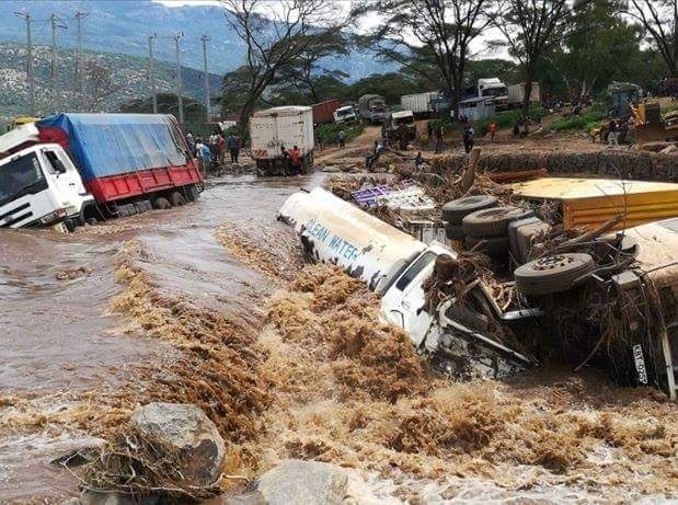 TheDJBoyie's tweet photo. Hii issue ya flooding maze. Stuff mob sana za wasee zmeharibiwa na bado mvua inaendelea.

Unacheki gava inafaa kufanya nini juu ya ii stori?
#ShujaazTalk
#YoutNaGava https://t.co/tWKU8wgvq4