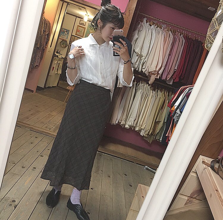 spia_s___ae's tweet photo. new ♡♡♡
.
(( スカート ))入荷致します！
店内のものでコーデ組みました。
トップス何合わせてもサマになる
万能itemです🥀🥀
.
.
#spia #柄シャツ #中崎町
#スカート #Tシャツ #ブラウス https://t.co/yS1NKlj7nn