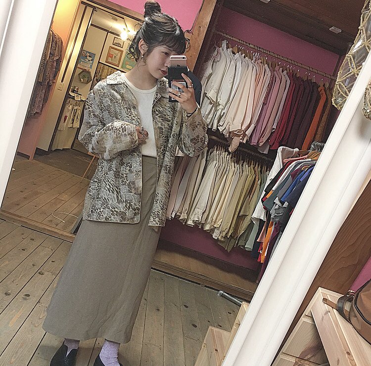 spia_s___ae's tweet photo. new ♡♡♡
.
(( スカート ))入荷致します！
店内のものでコーデ組みました。
トップス何合わせてもサマになる
万能itemです🥀🥀
.
.
#spia #柄シャツ #中崎町
#スカート #Tシャツ #ブラウス https://t.co/yS1NKlj7nn