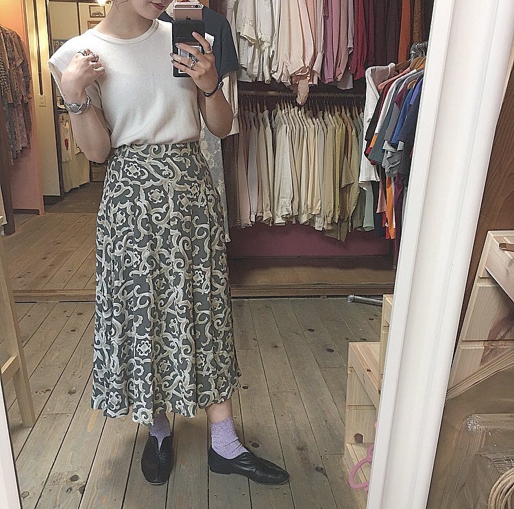 spia_s___ae's tweet photo. new ♡♡♡
.
(( スカート ))入荷致します！
店内のものでコーデ組みました。
トップス何合わせてもサマになる
万能itemです🥀🥀
.
.
#spia #柄シャツ #中崎町
#スカート #Tシャツ #ブラウス https://t.co/yS1NKlj7nn
