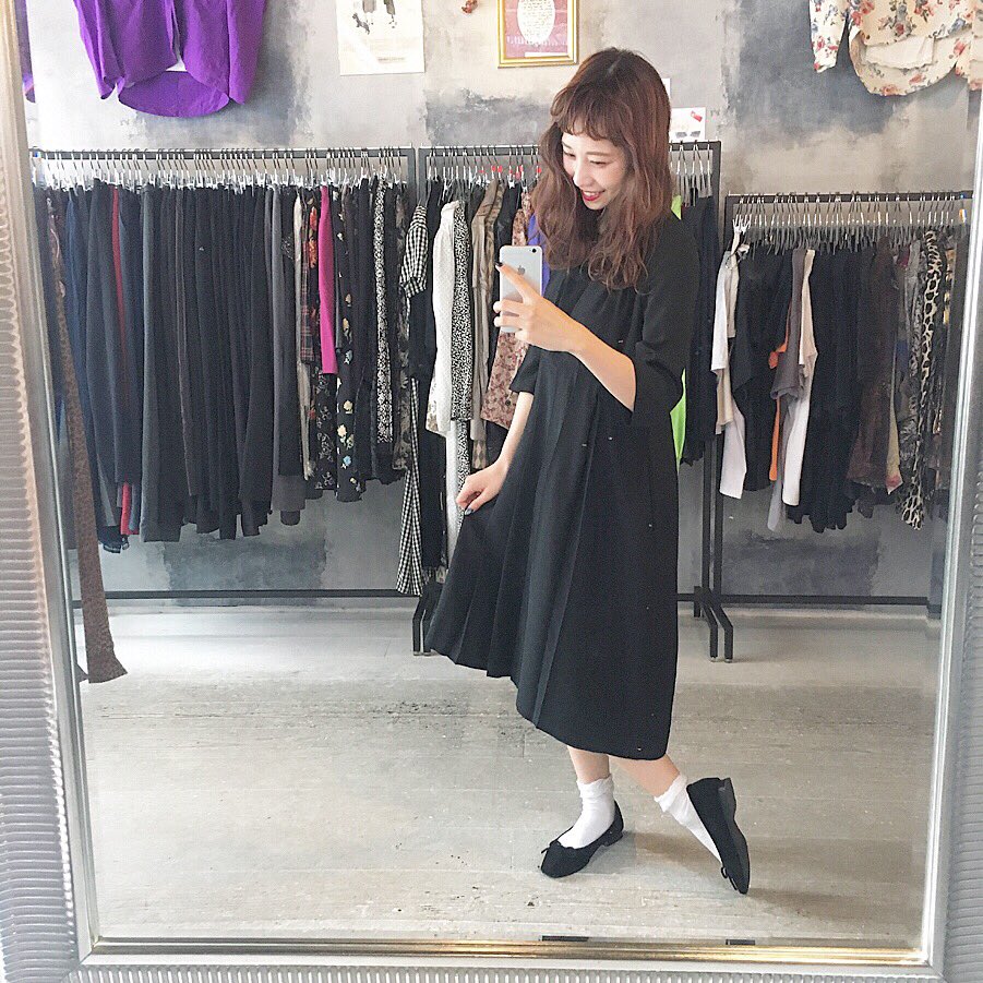 haru_spia's tweet photo. セレクト店は
明日ワンピース入荷です♡

半袖が入ります〜
形や生地が様々👗
ぜひ店頭で着てみてくださいナ✌🏻

#spia #古着屋 https://t.co/6zdTjZo5Ku