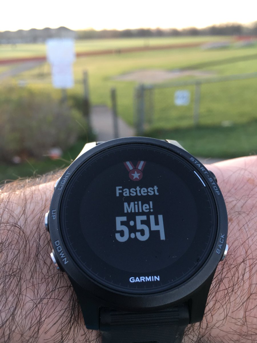 TerryEdwards519's tweet photo. After some tired feeling legs the last couple of runs I was happy with my workout on the track this morning (400s) #morningrunner #chasingpbs #trackworkout https://t.co/vhCM66JttL