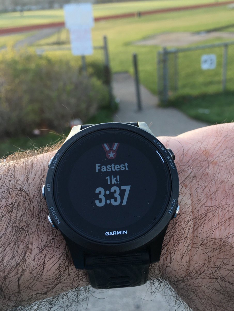 TerryEdwards519's tweet photo. After some tired feeling legs the last couple of runs I was happy with my workout on the track this morning (400s) #morningrunner #chasingpbs #trackworkout https://t.co/vhCM66JttL
