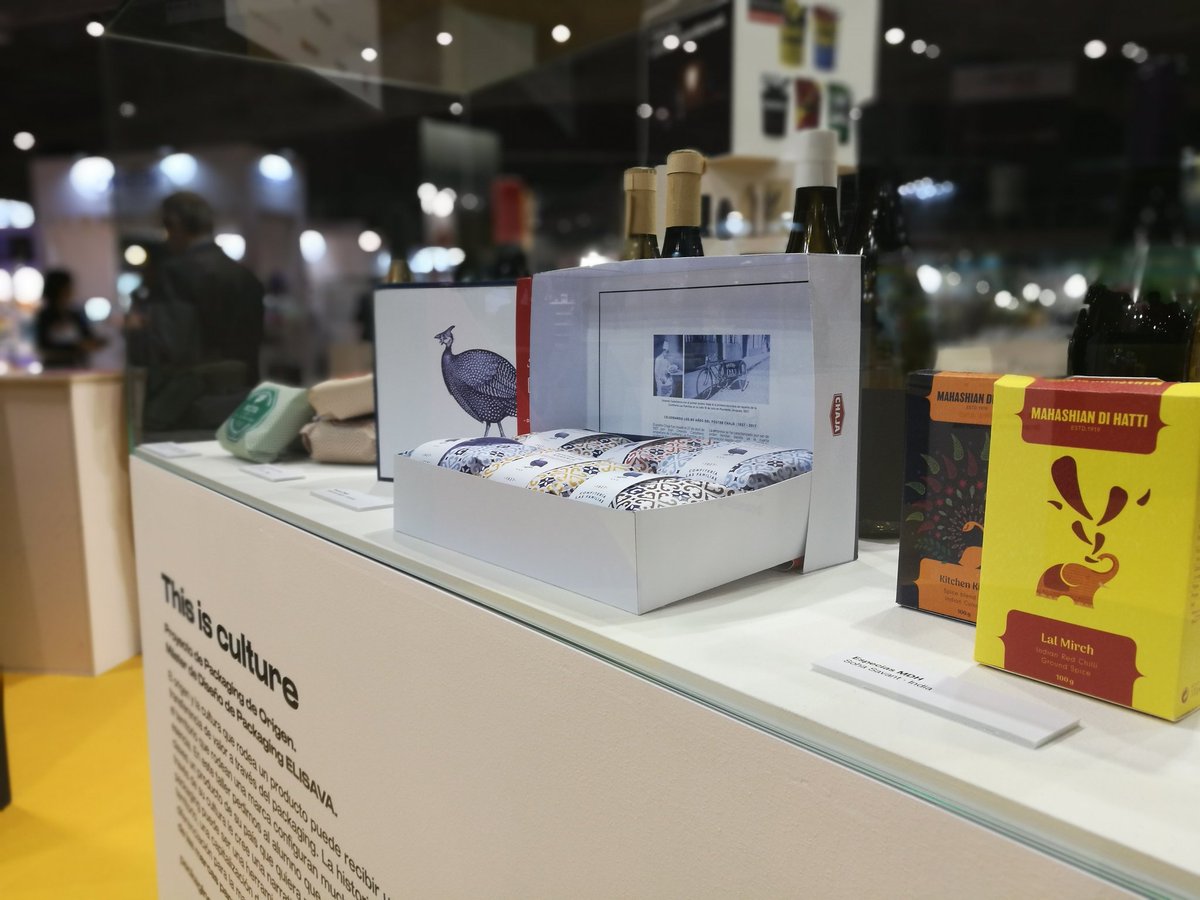 Hispackbcn's tweet photo. .@ElisavaBCN presenta sus proyectos de #branding y #packaging en el espacio de #PackagingExperience de #Hispack. ¡Échales un vistazo! #Hispack18 https://t.co/h8PoTmSfjg