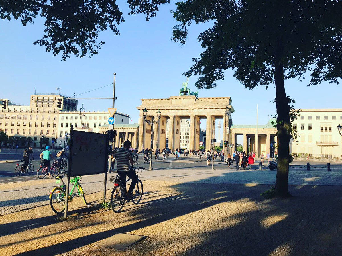basveldman's tweet image. Mini vakantie in Berlijn! Mooi weer, lekker &amp;amp; gezellig in deze bijzondere stad #Berlin #bybike #miniholiday