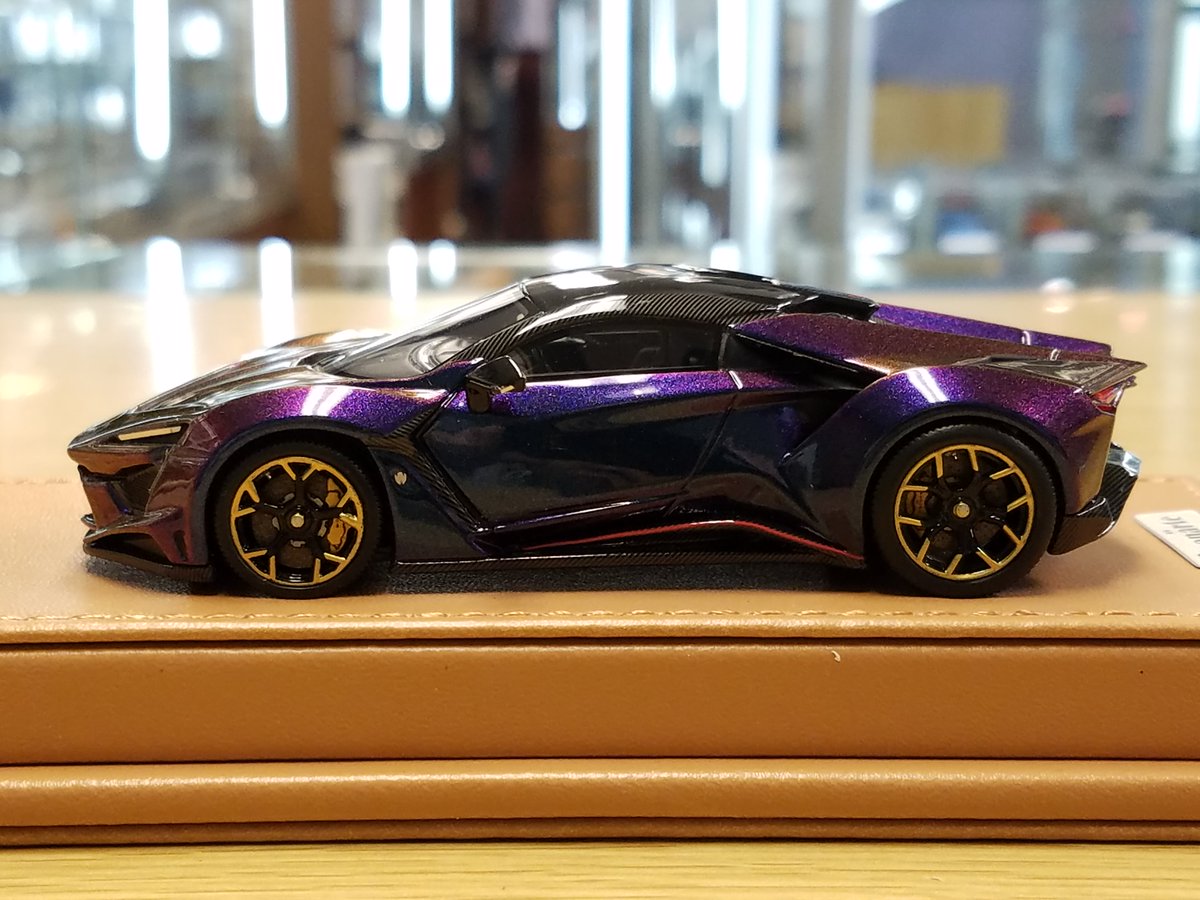 PEAKOの姉妹ブランド Buonarteから 1/43 Wモーターズ ライカン