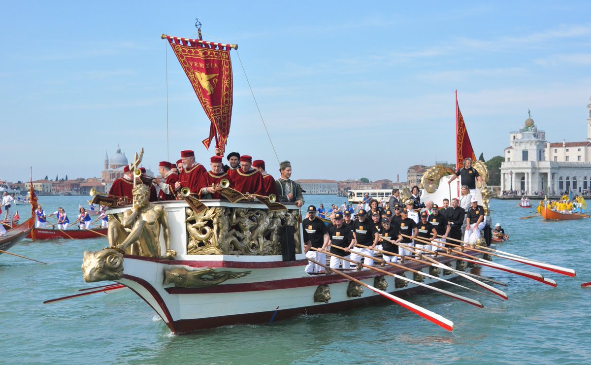#SensaVenezia 🎉
 Domenica 13 maggio si rinnoverà lo "Sposalizio del Mare", la festa della Sensa! 💍
 Info e programma Ita bit.ly/SensaVenezia20…
 Eng bit.ly/AscensionVenic…