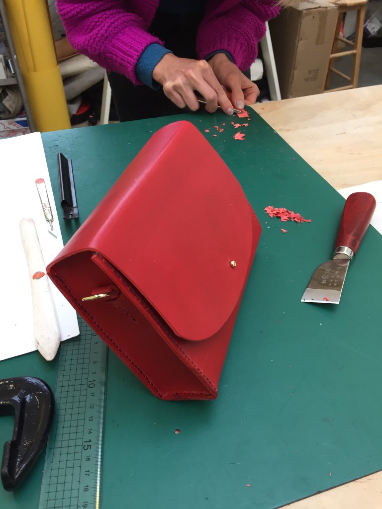 DesignerCourses's tweet photo. Tonight! Make aHandbag evenings start! #londoncourse #designahandbag #fashionbag #designer #accessories #leather https://t.co/8MkZJ0aNn6