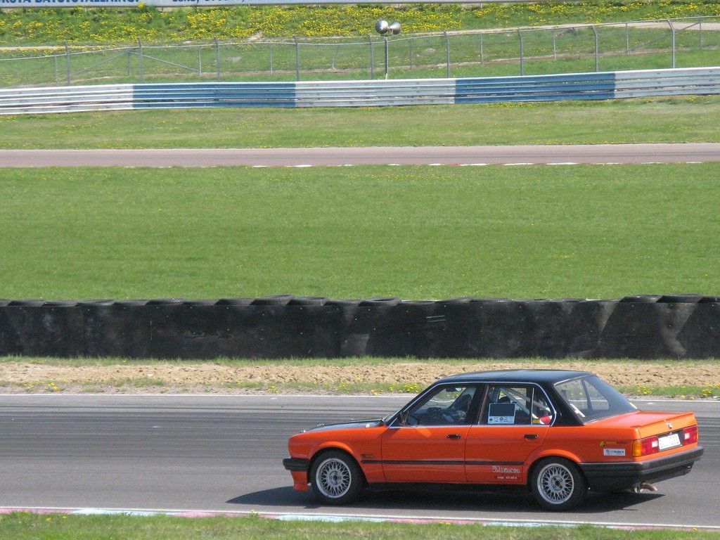 classic_bmw's tweet photo. Not many cars look great in bright orange...
... but the 3 series E30 looks breath-taking in any colour! Feel free to check out our Vital Stats article on the E30 M3 at https://t.co/GQVRMGFYH0 #BMWorld #ClassicBMW https://t.co/ayYe8dyS5d