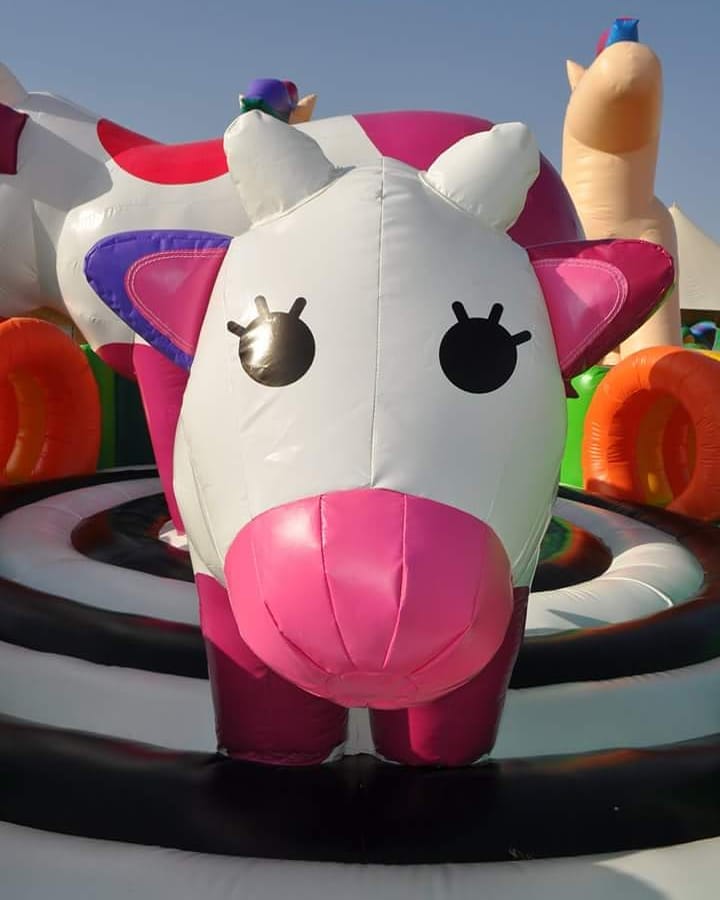 StudioSouffle's tweet photo. Nice to meet moooo 🐮🐮🐮 #AlAreen #InflatablePark at @maraeebahrain  Designed and produced by #StudioSouffle 😎😎😎 #inflatablecow #bouncycastle #bespokebouncy #SoufflePlay #custominflatables #designerbouncycastles #inflatablegames #eventprofs #exportuk #kawaii https://t.co/T6bwgpWp00