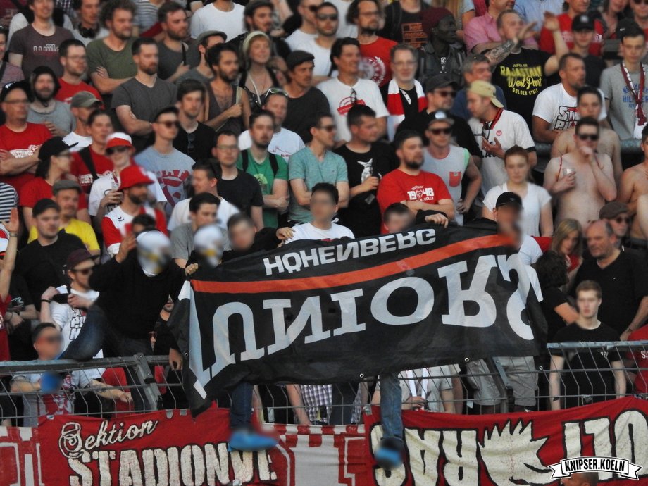 Faszination Fankurve Ar Twitter Fortuna Koln Fans Gestern Beim Derby Gegen Viktoria Mit Fanmarsch Choreografie Prasentation Von Zaunfahne Des Derbygegners Vikfor Https T Co Ebjwvxvx2y Https T Co Gq2f4tlq4d