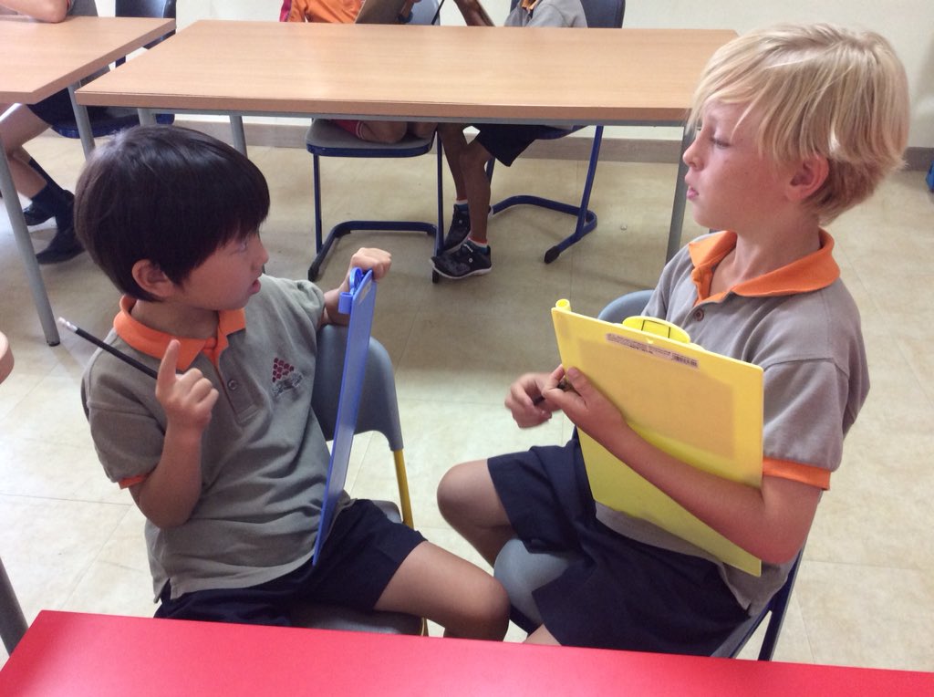 sis_lang_b's tweet photo. P5 (G2) working collaboratively don’t realise they’re speaking Spanish! https://t.co/gSqK7GKKsy