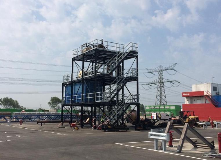 De nieuwbouw van oefenobjecten door Saphire gaat voorspoedig. Tankwagon staat, opslagtank heeft zijn hoogste punt bereikt, industriële procesinstallaties worden afgebouwd, procesinstallatie voor offshore industrie is in aanbouw vlak naast de Nereus. Shaping the future of safety!