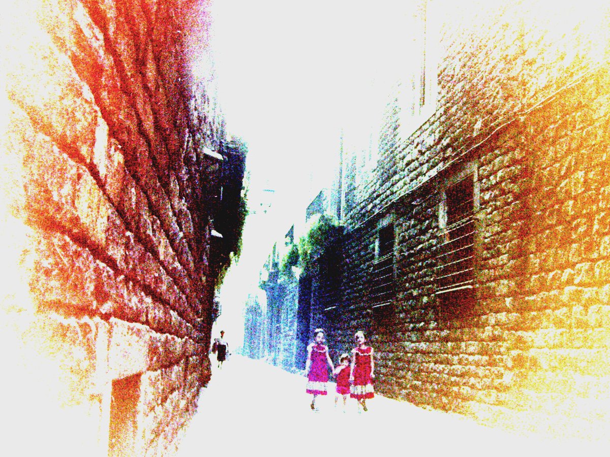 COSMOAI's tweet image. バルセロナ、姉妹