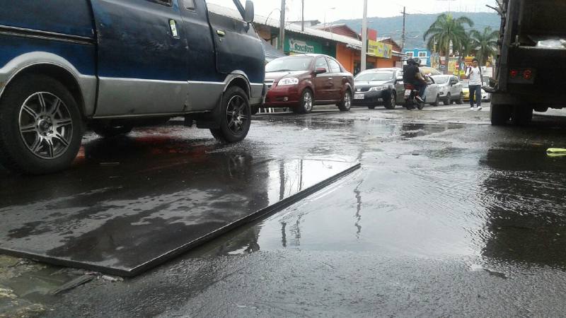 eluniversocom's tweet image. Persisten molestias en #Mapasingue.
► ow.ly/RxnY30jUtZ9