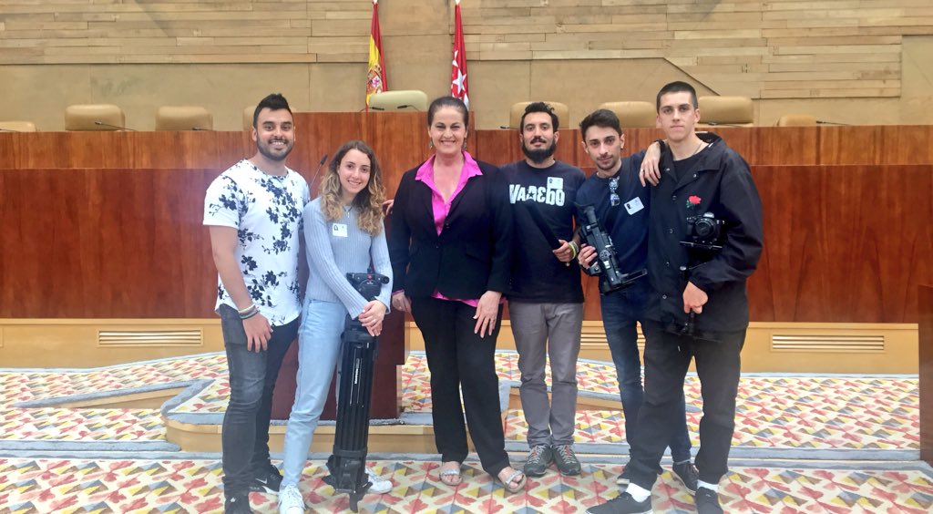 CarlaAntonelli's tweet photo. Ayer en @asambleamadrid grabando con equipo de audiovisuales del Instituto La Mercè de Barcelona, que están rodando un documental para dar visibilidad al colectivo #trans / @oriridoc  💙💗💙 https://t.co/CIrGi8c36L