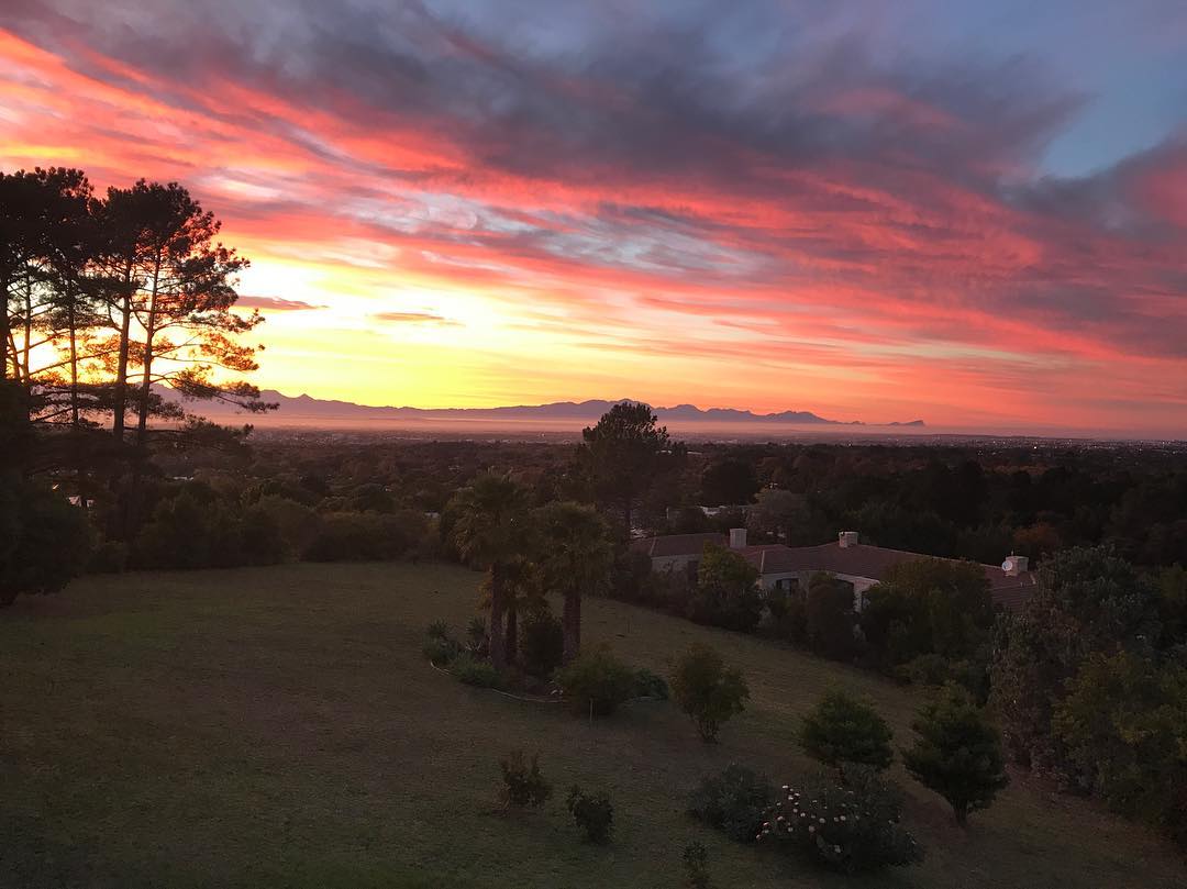 Constantia Sunsets
Captured by @bregjevanweezel

#kovecollection #thealphen #constantiavalley #heritage
<a href="/constantia1685/">Constantia Valley</a> 
alphen.co.za