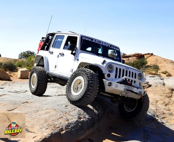 618Jeeps's tweet photo. Happy Hump Day!! Show us the pictures of your jeep climbing something in its way.
#618Jeeps #Jeeps #Jeep #wrangler #southernIllinois #illinoisjeepers #raptorseries #67design #spicerparts #roughcountry #Axleboys #4.4 #offroad #jeeplife https://t.co/169DkdfieN