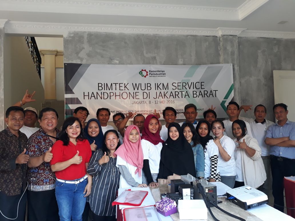 aderukmanatea's tweet photo. Bimtek Wirausaha Baru kerjasama dgn Dirjen Industri Kecil Menengah (IKM) Kementerian Perindustrian membuktikan kepedulian luar biasa Bpk @DuriantoDarmadi sbg wakil rakyat terhadap konstituennya. #DarmadiDuriantoPeduli https://t.co/REESZdUmSW