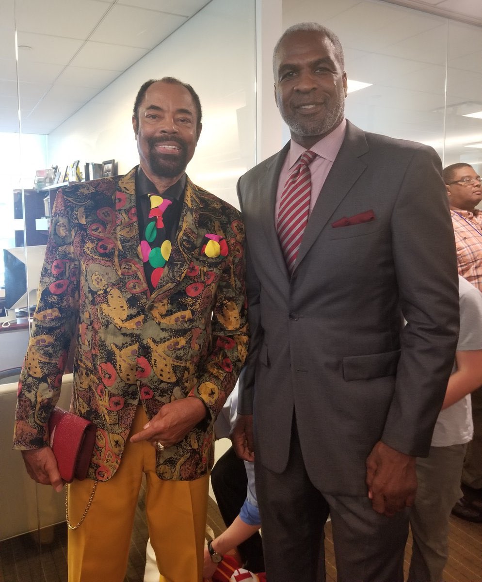 CharlesOakley34's tweet photo. At the #BTIGCharityDay with the legend who made New York and still doing it strong today. https://t.co/JXXot1rCIt