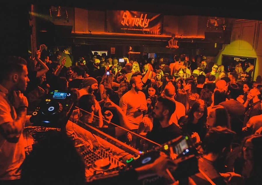 STRICTLYVENICE's tweet photo. SATURDAY from 11 pm
STRICTLY EXTRADATE
CLOSING PARTY TAG CLUB
After w/ @martinbuttrich
#last #extradate #strictly #closing #party #tagclub #clubbing #guest #dj #extra #fiesta #dance #music #power #full #saturday #people #disco #fun #jump #4drinks #djset #venezia #venice #tag https://t.co/kNNuuldIgp