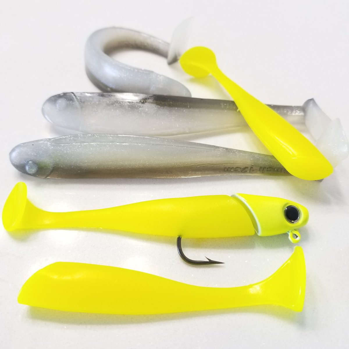 🚨🚨🚨🚨🚨🚨🚨🚨🚨🚨🚨🚨🚨🚨 #WinItWednesday #Giveaway RT and Follow for a chance to win a #gloprolures Prize Pack! This Prize Pack will include our new prototype baits as well!