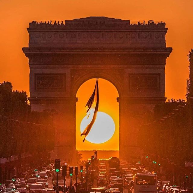 ParisJeTaime's tweet photo. Did you know that twice a year the sun sets down right in the axis of the Arc de Triomphe? 😍 It happened last night &amp; it will happen again this evening around 9pm... Isn't it stunning? 🙌🏽 Incredible shot @skude #Parisjetaime #Paris #Parigi #巴黎 #パ… https://t.co/ZIg6ETU24g https://t.co/oWS0VKcxaQ